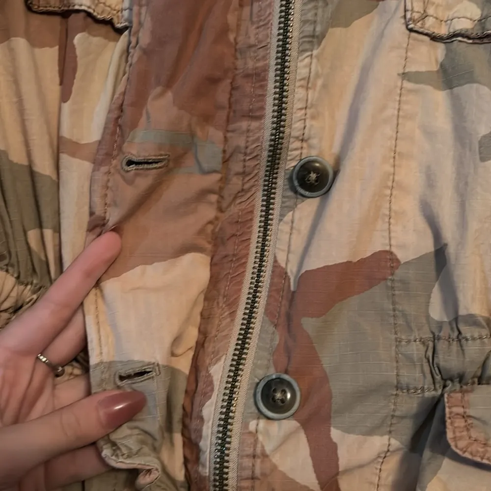 Free People Desert Camo Jacket Size xs - Image 5