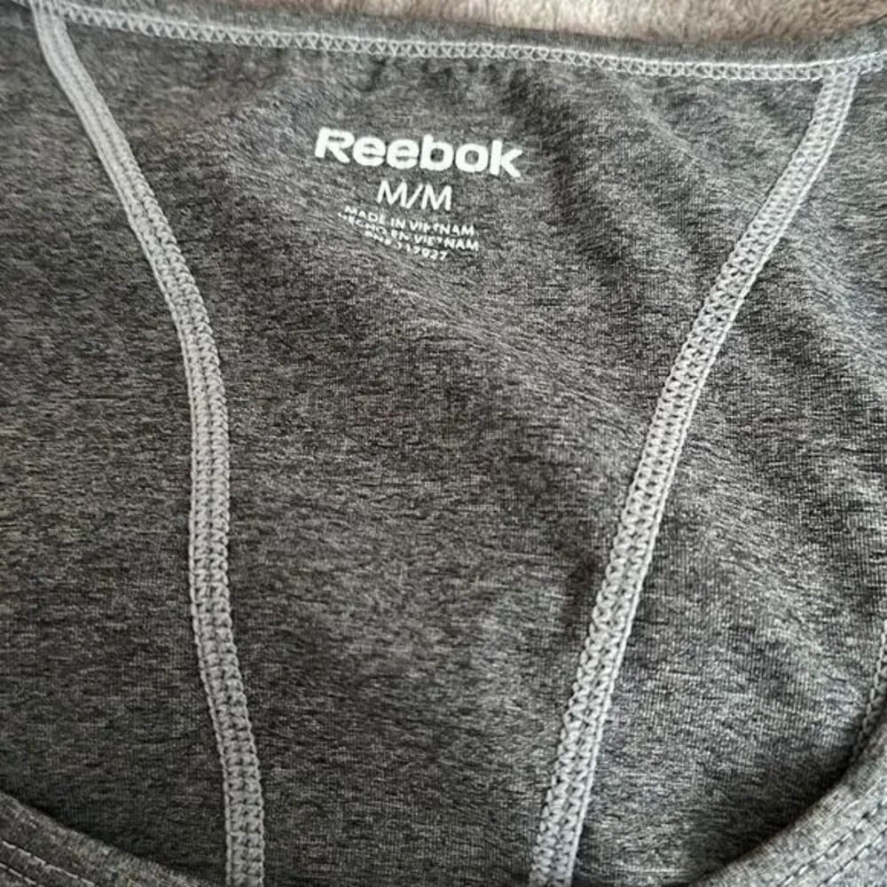 Reebok Gray Athletic‎ Top Size Medium - Image 4