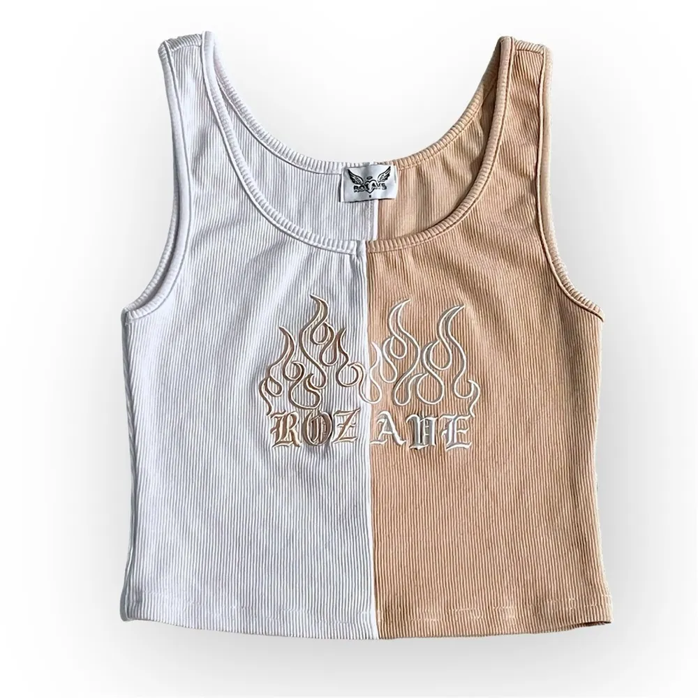 🔴 ROZ AVE cropped ribbed two tone tanktop with front embroidery, stretchy, sz M White Size M - Image 2