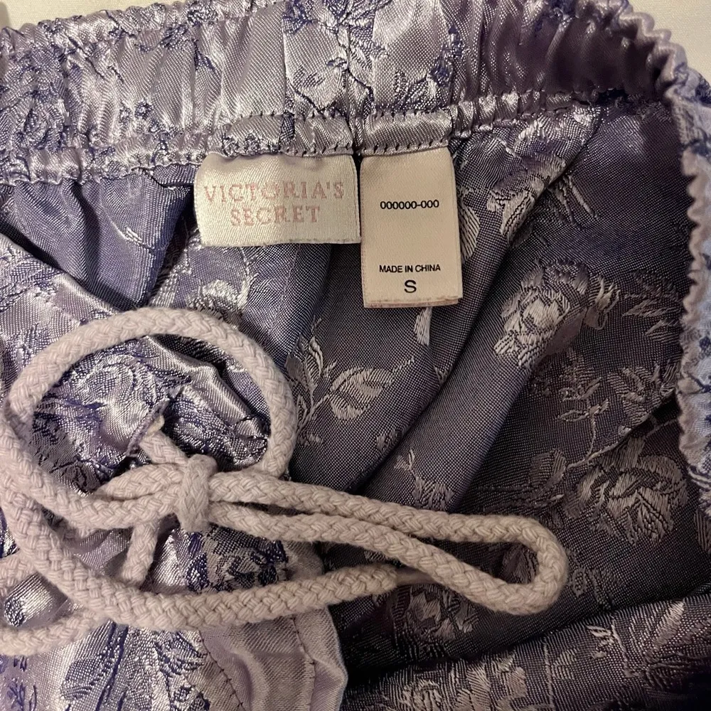 Victoria’s Secret lilac embroidered pajama pants size small - Image 4