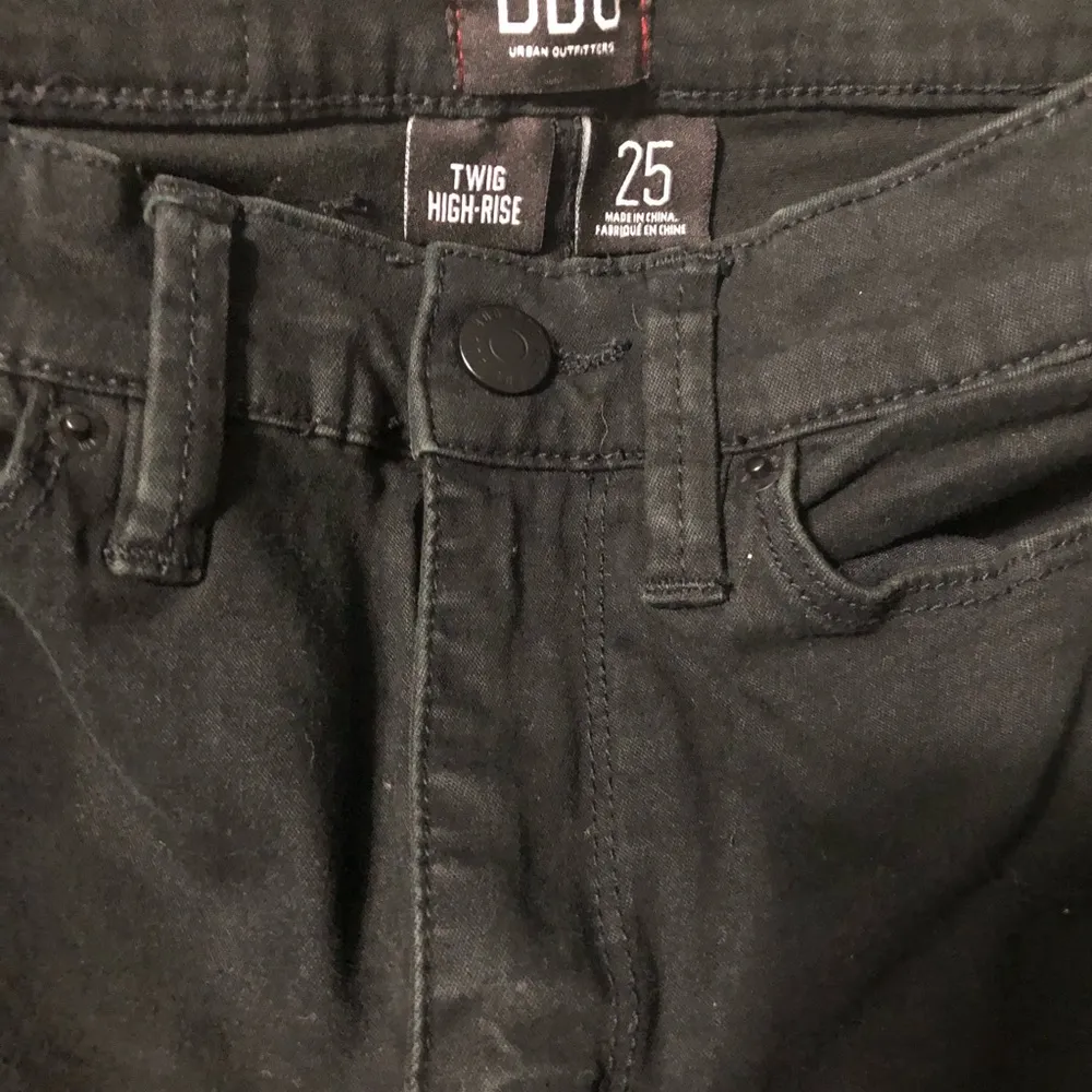 BDG twig high rise shortie ripped distressed women’s size 25 cut off jean shorts - Image 3