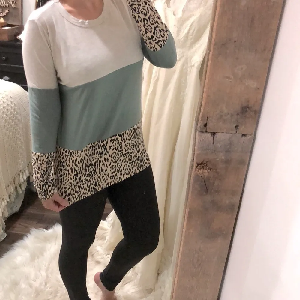 Vanilla Bay long sleeve top size medium with leopard print - Image 2