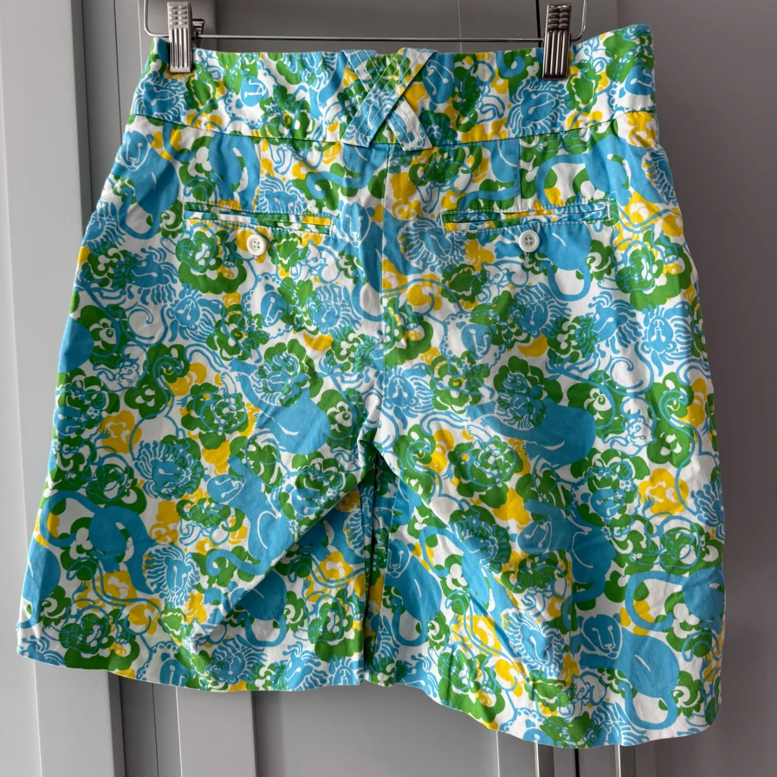 Lilly‎ Pulitzer Bermuda Shorts Size 4 Lion Floral Print Golf Resort Casual - Image 2