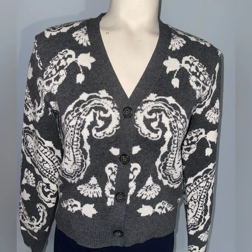 Ophelia Roe grey white paisley long sleeve v-neck cardigan sweater womans S - Image 2