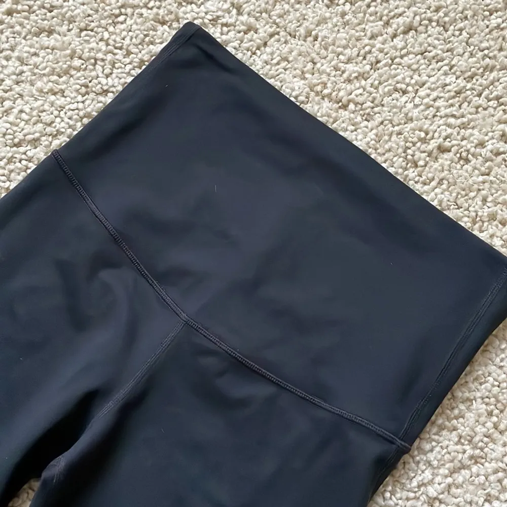 GapFit Maternity blackout technology leggings - Image 2