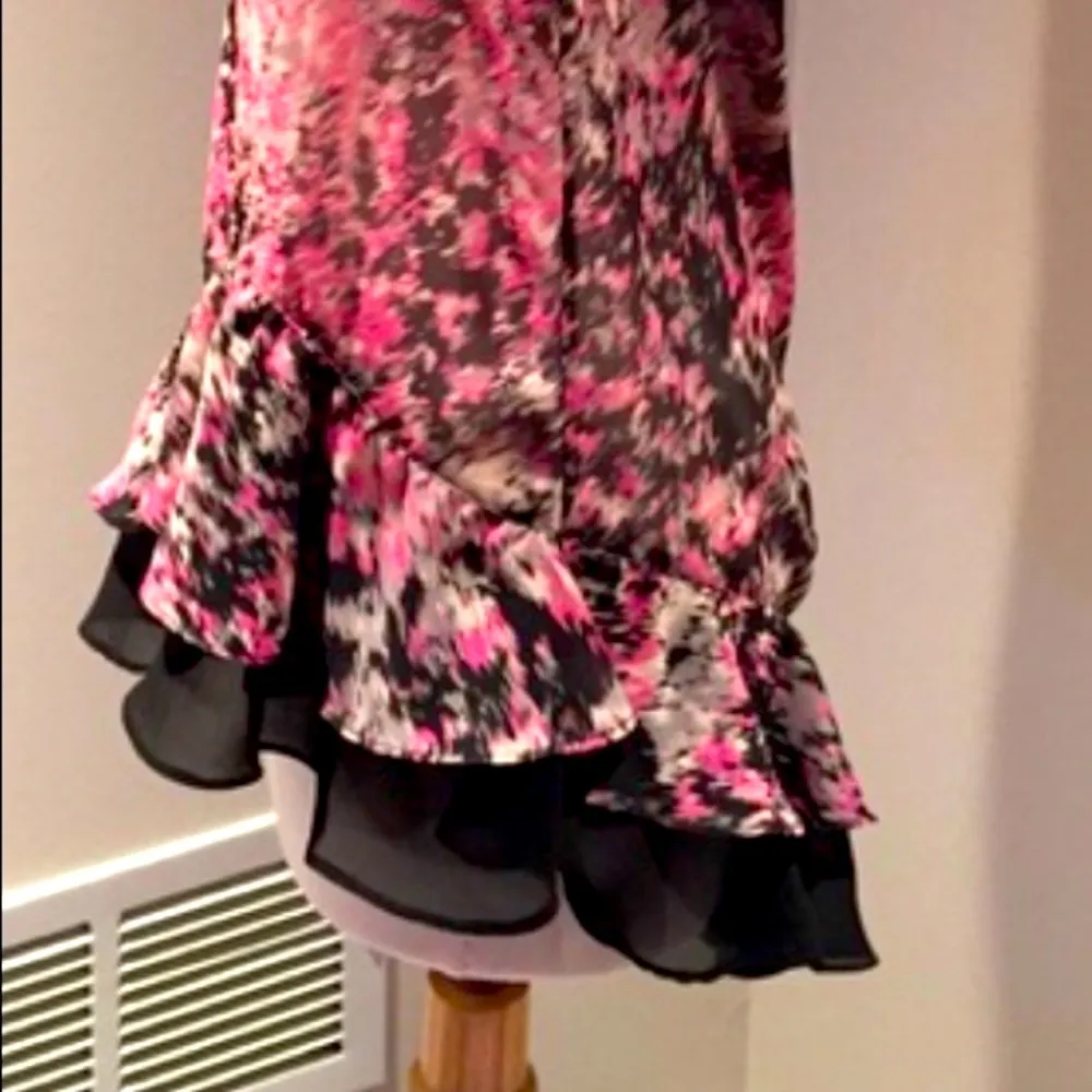 Abstract Ruffled Peplum Hem Tank Top - Image 3