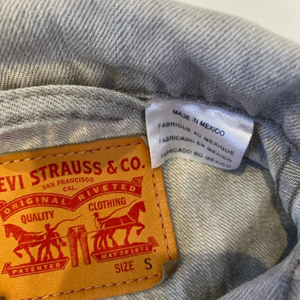 Levi’s Gray Denim Jean Vest Sz Sm Button Closure Cotton Classic Contemporary - Image 8