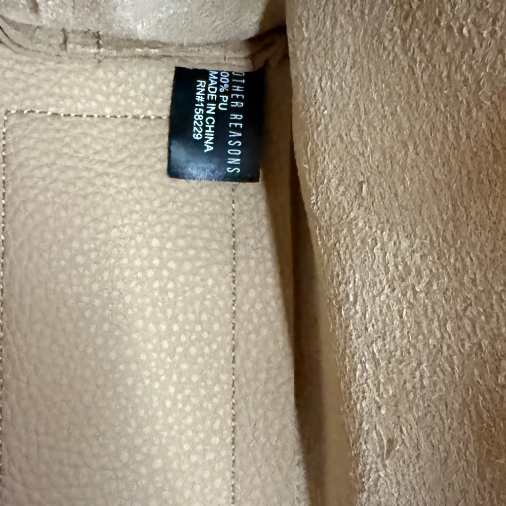 8 Other Reasons Vegan Leather Slouchy Bucket Crossbody Bag Tan NWOT - Image 9