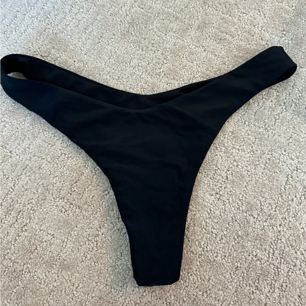 Black swim bottom Size M - Image 2