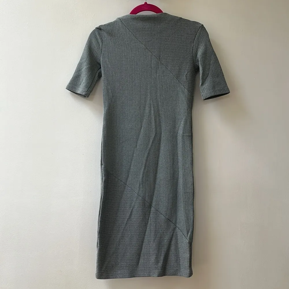 H&M | Grey Straight Dress Size 8 Mock Neck Short Sleeve - Image 6