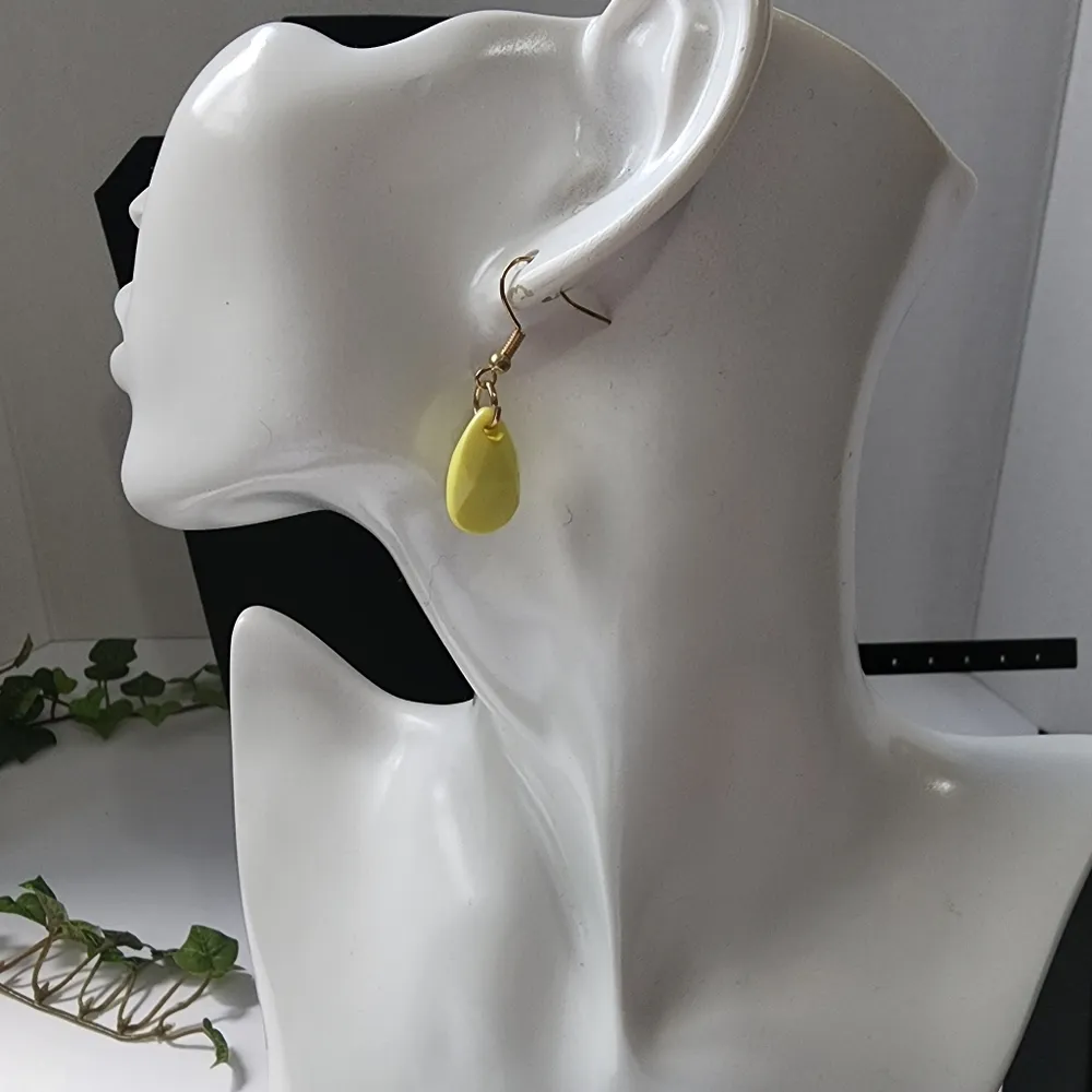 Boho Bid Yellow Teardrop with Gold Leaves Necklace Earrings Set - Image 5