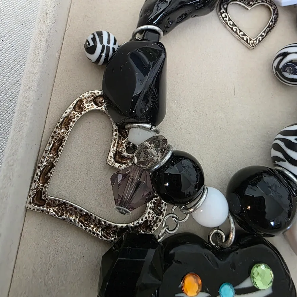 Chunky And Bold Acrylic Bead Zebra Print Charm Bracelet Black - Image 7