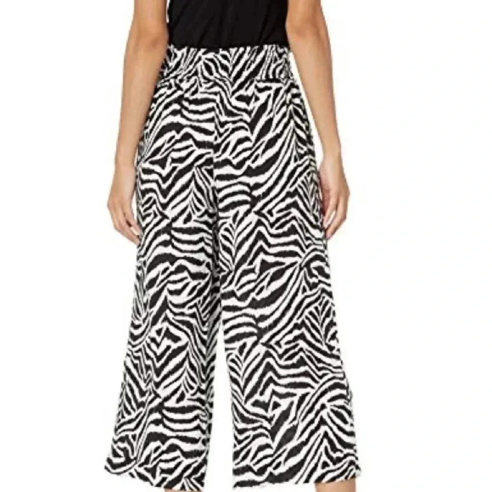 Jessica Simpson Size XS, Gardenia Etched Zebra Cropped Pants. New With Tags. - Image 4