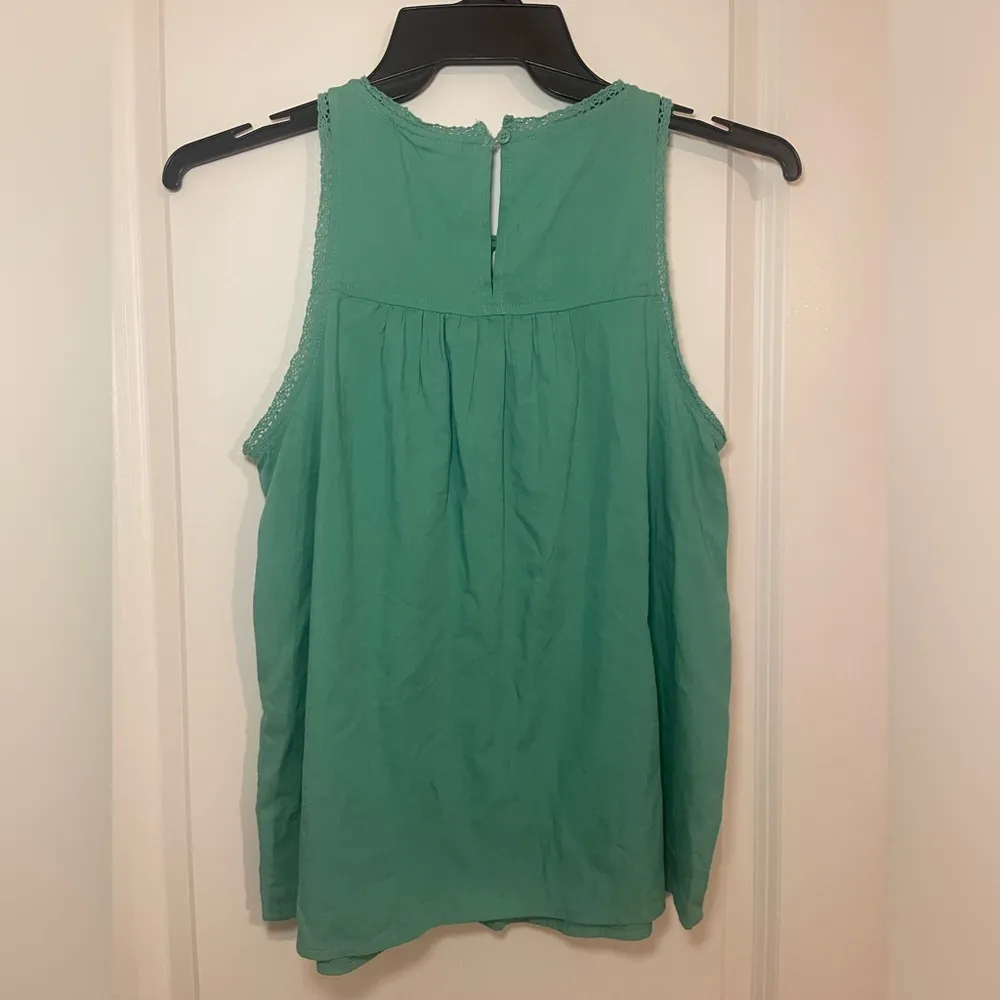 🍀NWT  Boho Green Tank w Lace Embroidery Spring Top Relaxed Fit Sz XS - Image 5