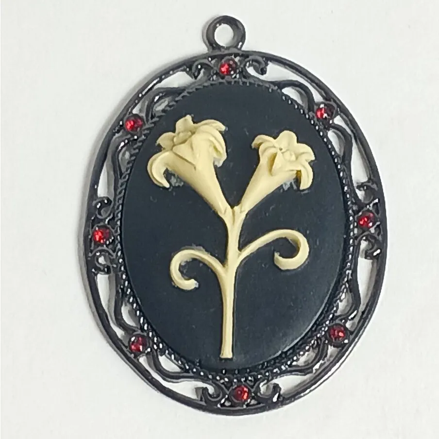 Vintage White Lily Black Cream Flower Bouquet Oval Cameo Pendant Silver Tone - Image 2