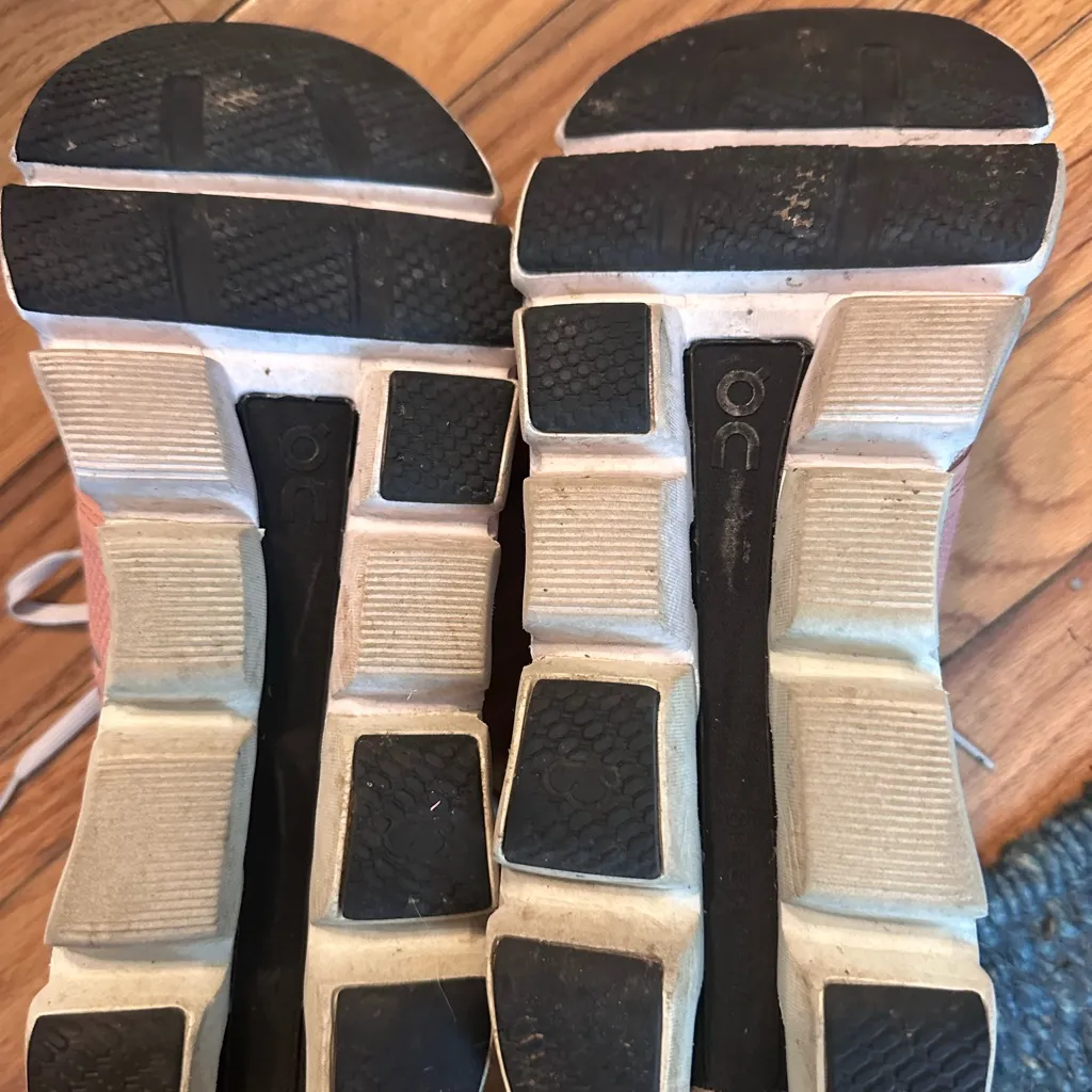 On Running Cloudrunner Sneakers Pink Size 9.5 - Image 4