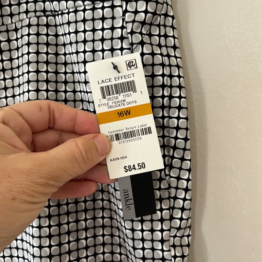 Alfani Plus Size 16W Gingham Slim Fit Pull On Tummy Control Ankle Stretch Pants - Image 3