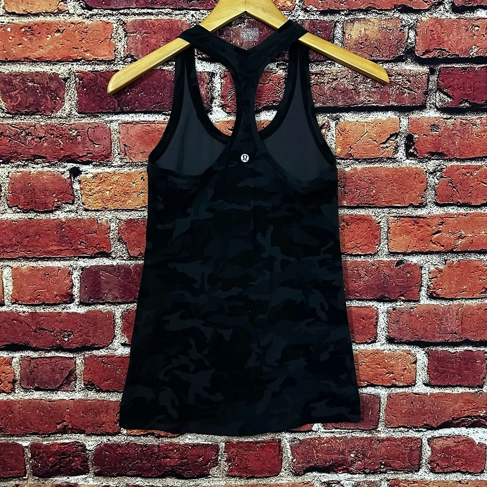 Lululemon camouflaged Tank top size 8 - Image 3