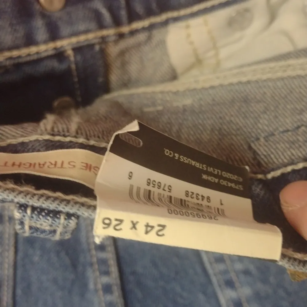 LEVI’S premium wedgie straight cropped jeans size 24x26 - Image 9