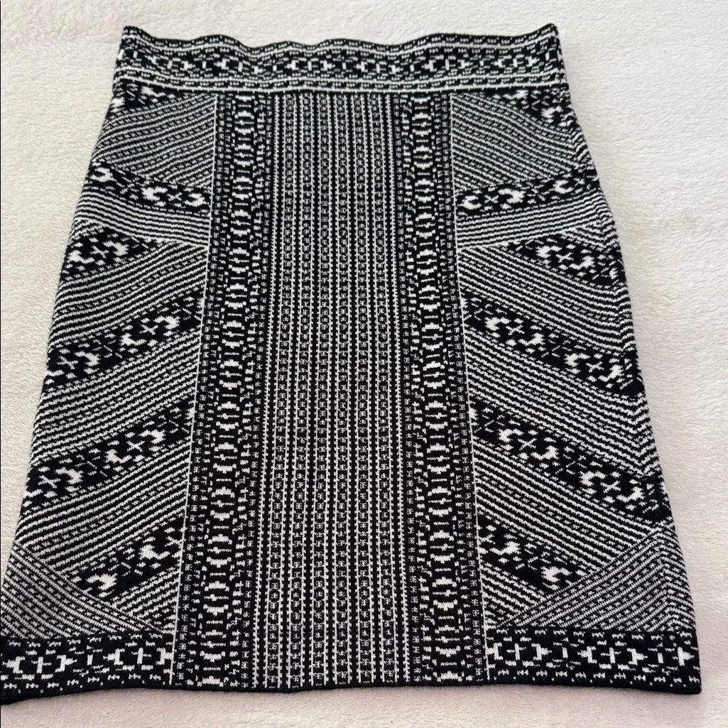 Bishop + Young Black and White Geometric Print Knit Pencil Skirt NWT - Image 5