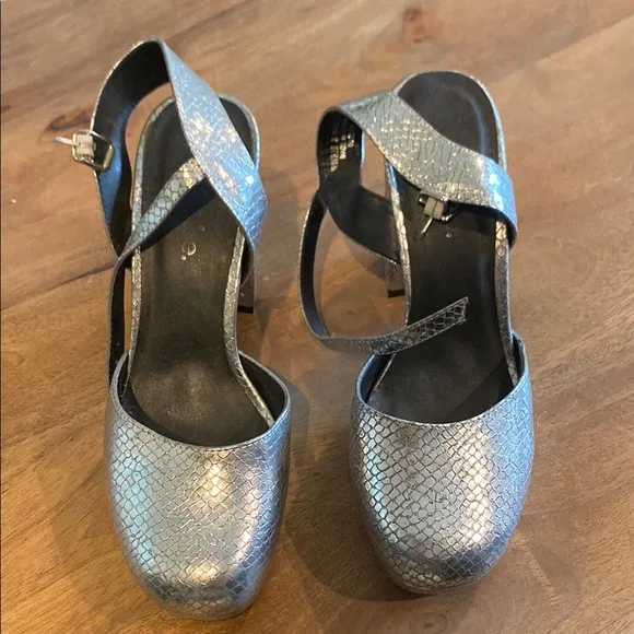 Silver Women's Platform Heels Size 9 - Image 2