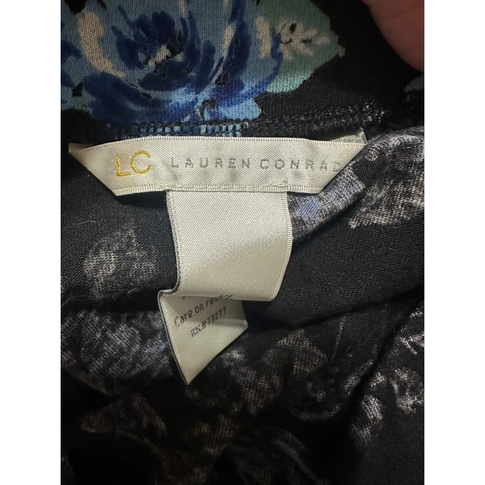 Lauren Conrad Black Floral Skater Skirt Blue Roses Womens XL - Image 4