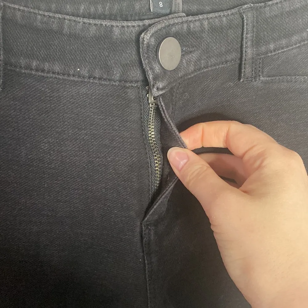 Nic + Zoe knit denim skinny pants in black denim size 8 - Image 7