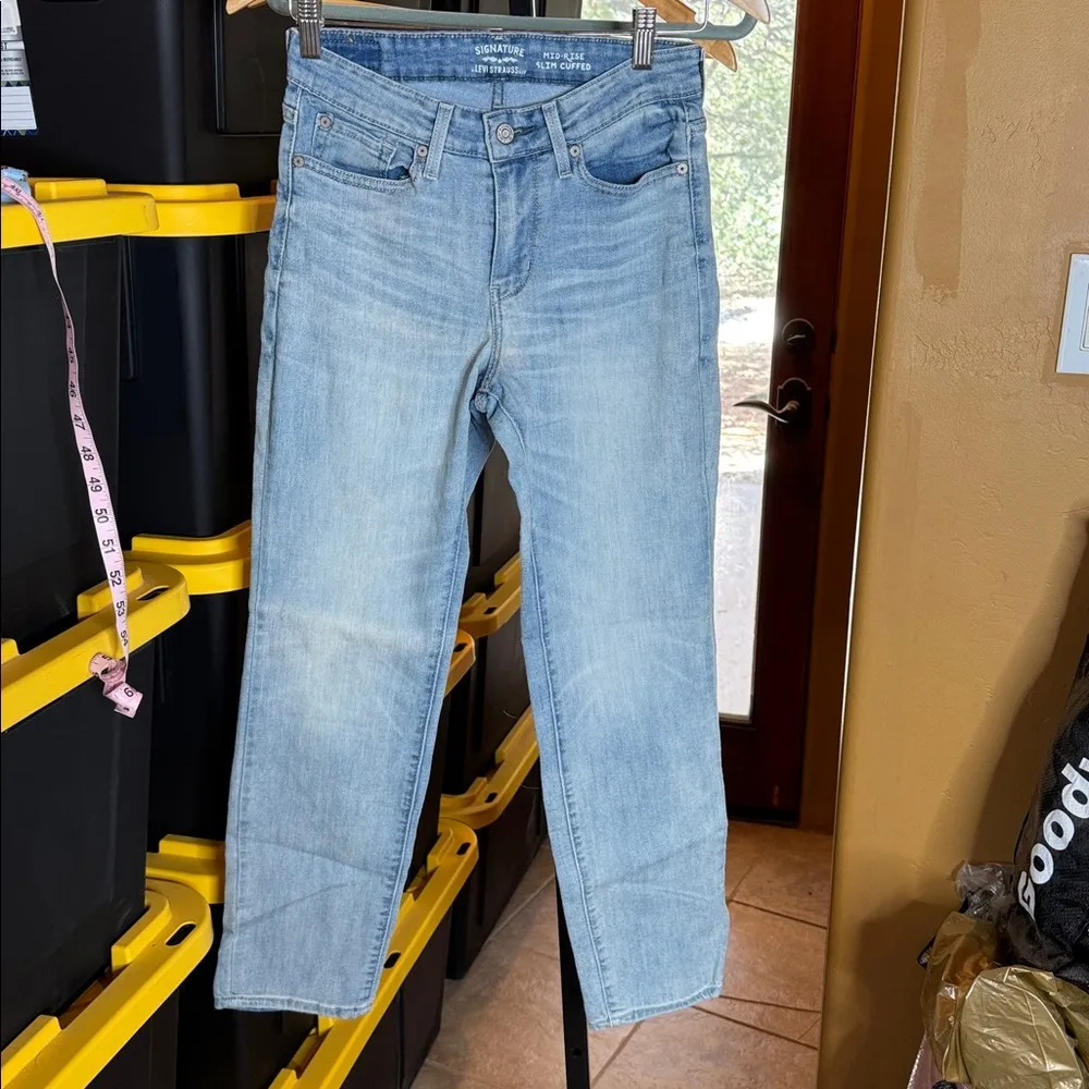 Signature by Levi Strauss & Co. Women's Mid Rise Slim Cuffed Jeans Size 4 / 27 - Image 5