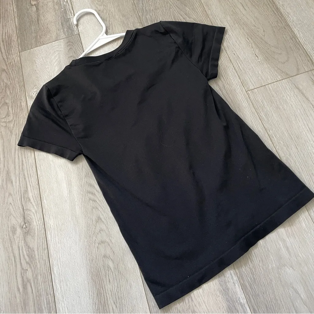 Sunday Best Tshirt sinchseamless crewneck womens Black (small) fitted basic - Image 4