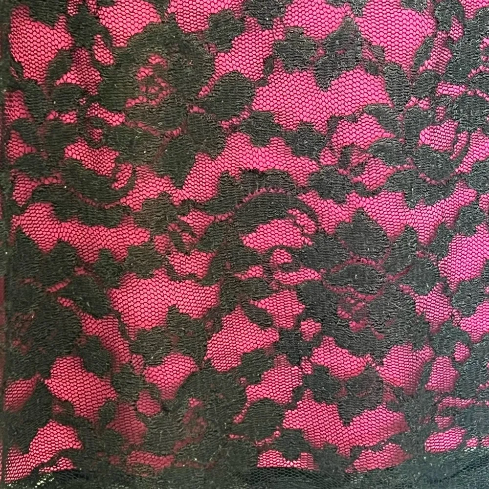 Nicole by Nicole Miller Black and Pink Lace Pencil Skirt - Image 3