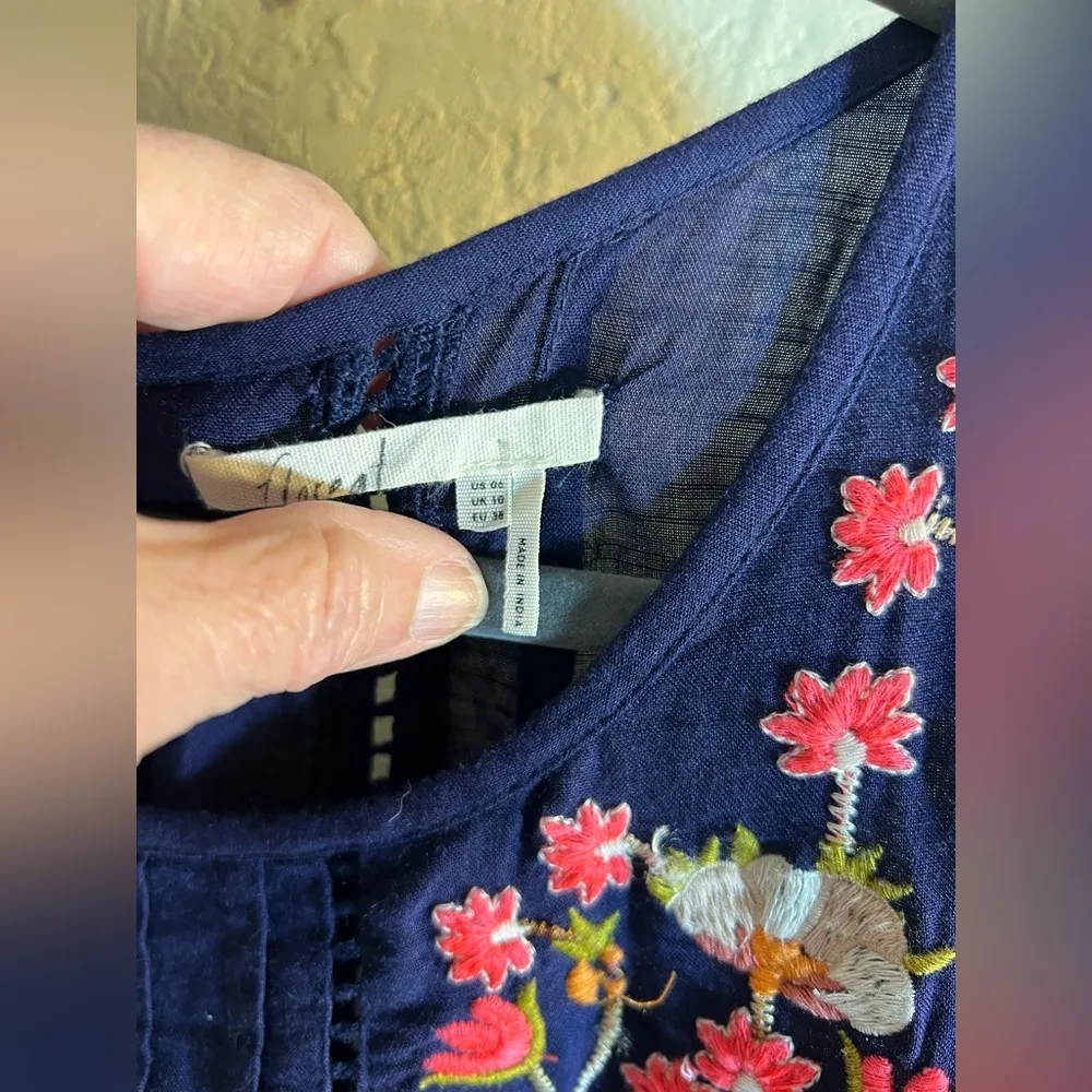 Navy Blue Embroidered Top 3/4 sleeve colorful lightweight summer sz 6 flowy - Image 3