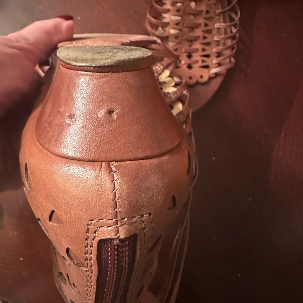 SCHUTZ Tan Gladiator Sandals small wedge heel size 9 leather - Image 6