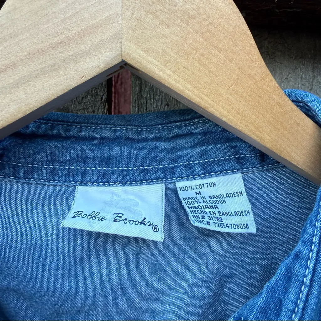 Women’s M Vintage Bobbie Brooks Embroidered Flower Denim Button Up Blue Size M - Image 3