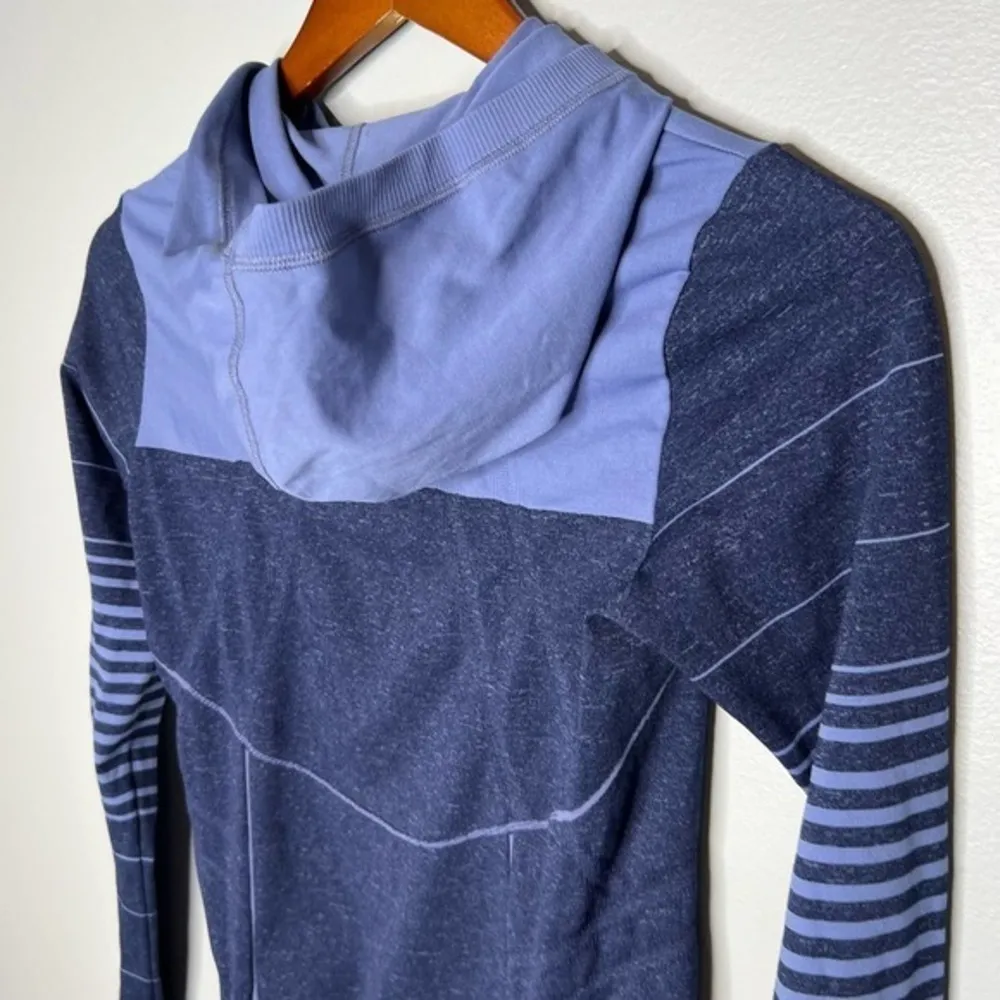 Athleta Stripe Fastest Track Hoodie, Navy Heather SIZE XS STYLE #457057 running - Image 8