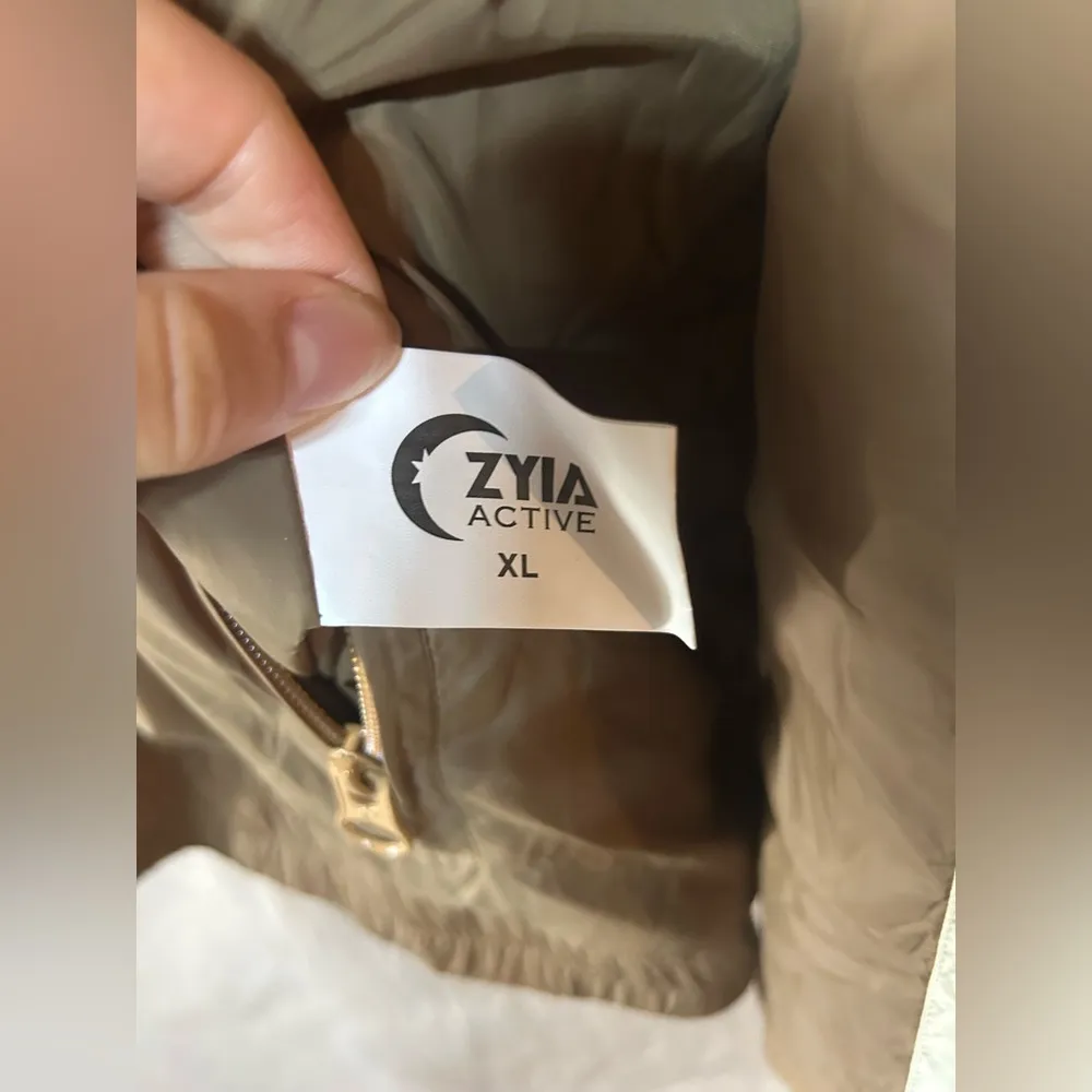 Zyia  reversable jacket - Image 4