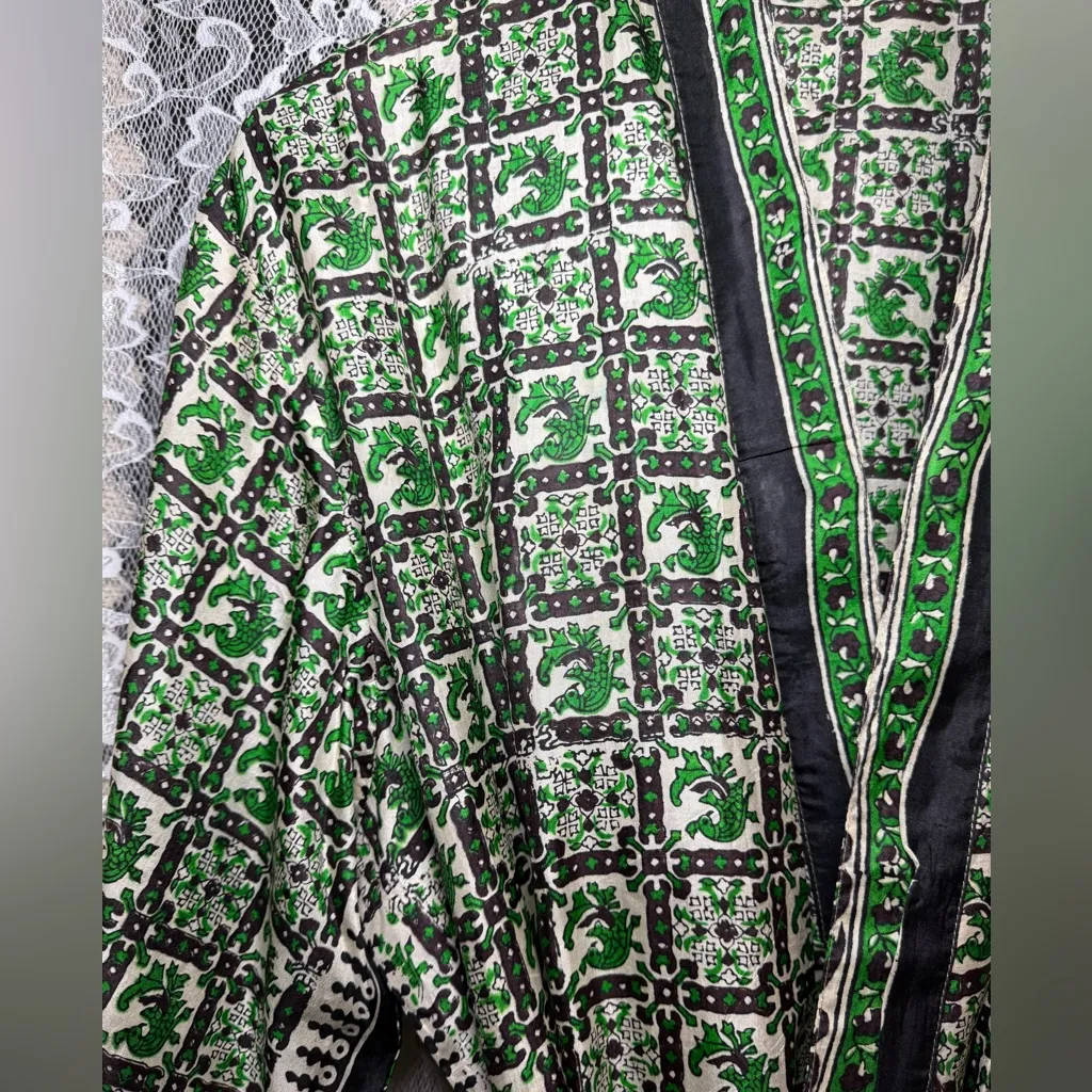 100% silk Green Black Patterned Kimono robe duster worn once looks new Size undefined - Image 16