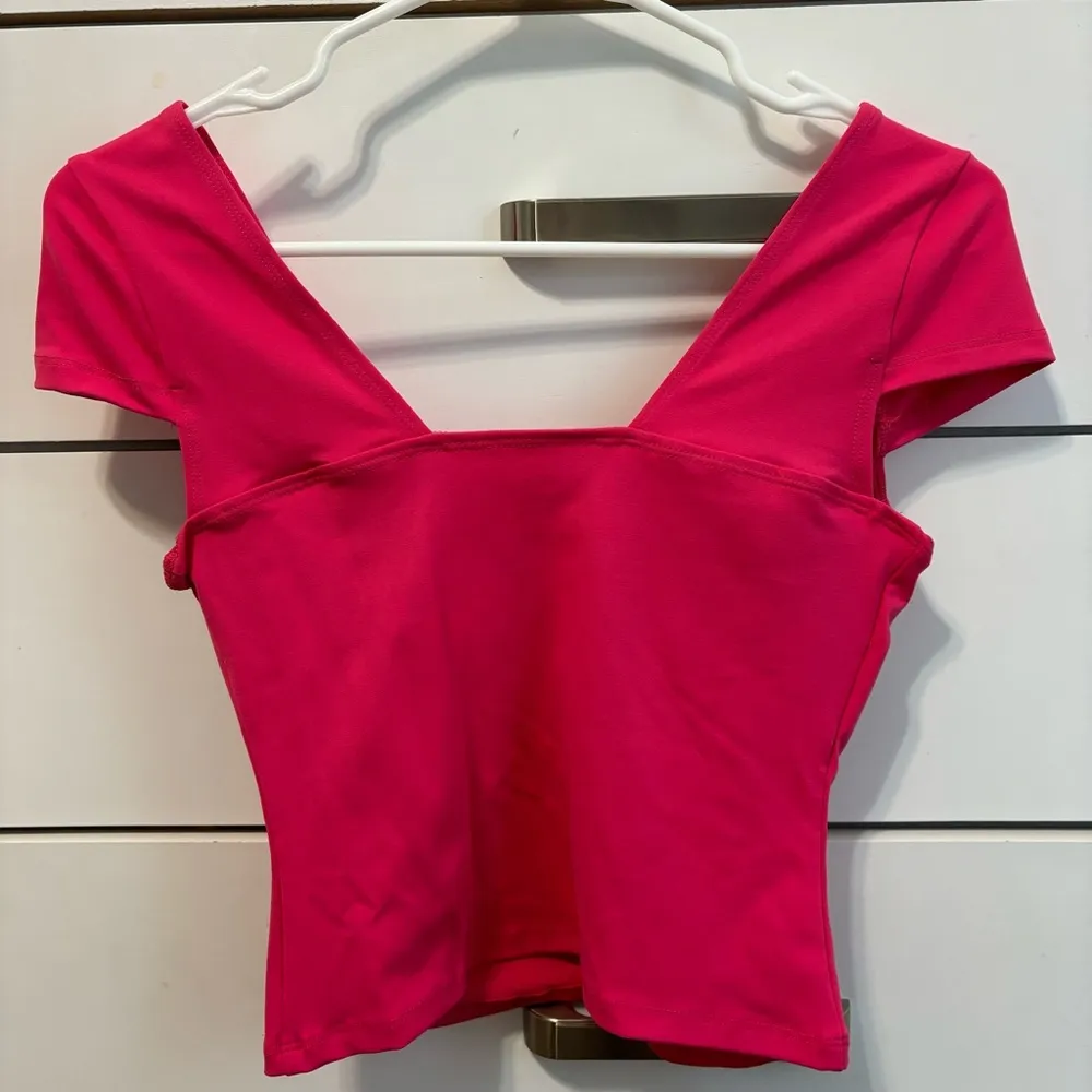 Trendy Queen Deep V Hot Pink Top Size XS - Image 3