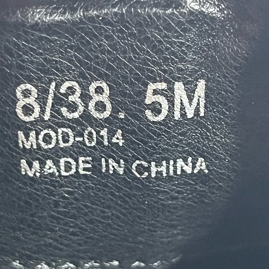 Dirty Laundry Chunky Lugged Chelsea Boots Faux Patent Leather 8 White/Black NEW - Image 7