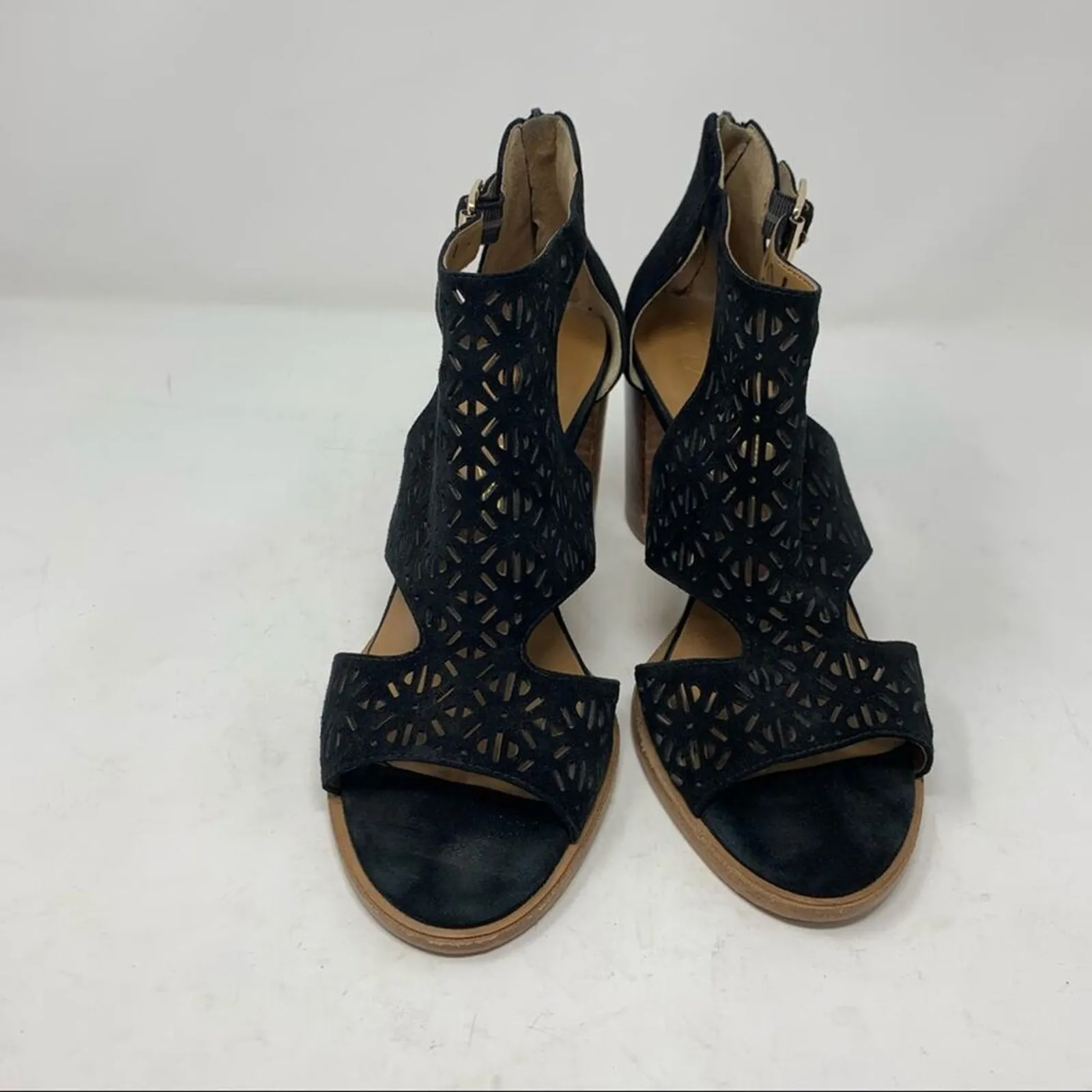 Arturo Chiang Edythe Laser Cut Black Nubuck Leather Block Heel Sandal Size 8 - Image 3