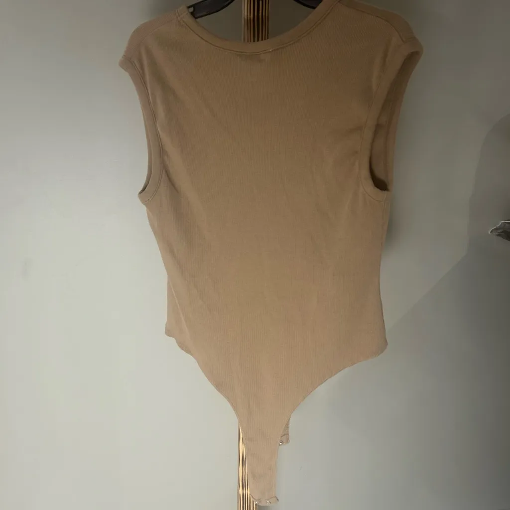 Universal Thread Women's Beige Bodysuit Women’s Size Large - Image 6