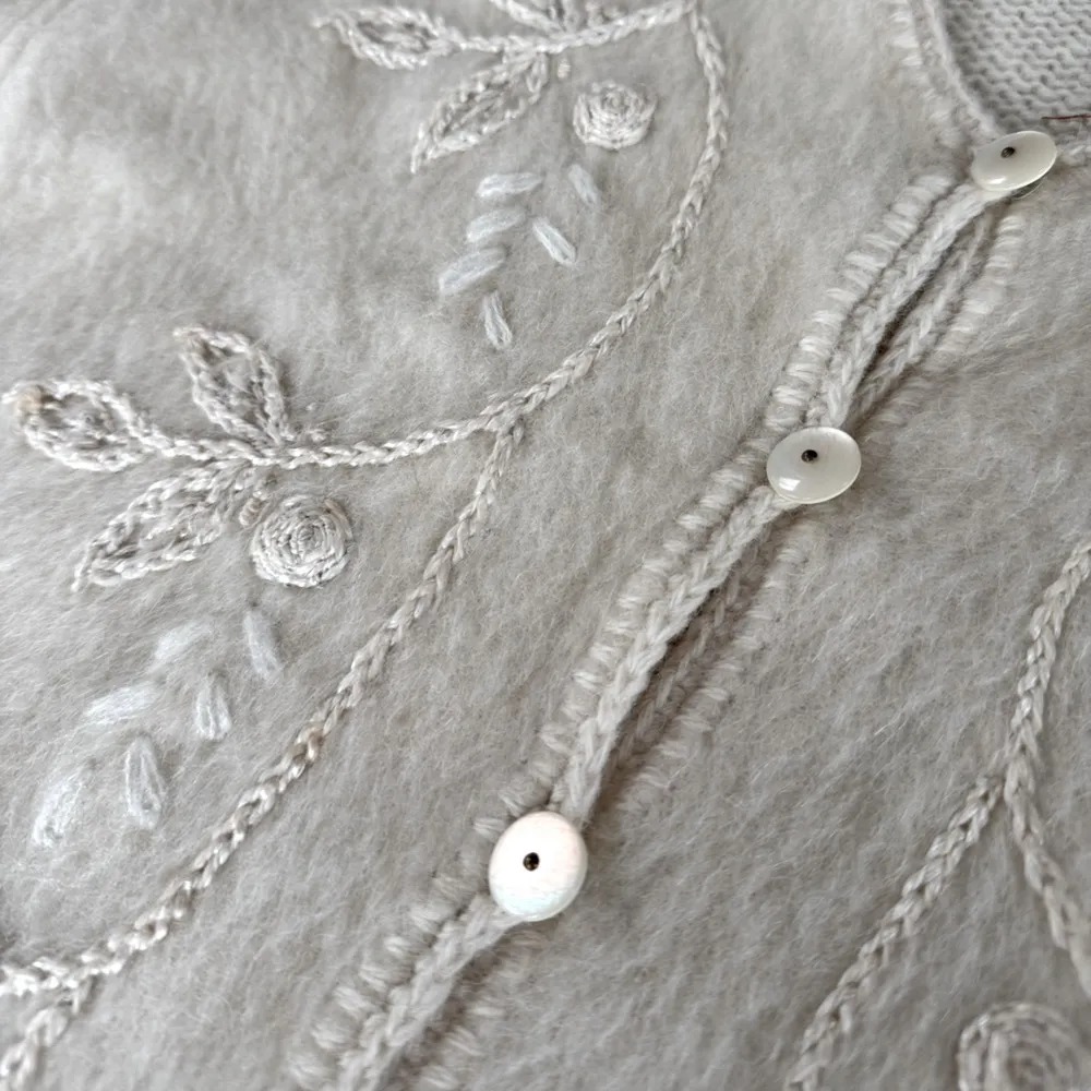 Vintage Susan Bristol Ivory Cream Faux Fur Hand Embroidered Wool Sweater Medium - Image 8