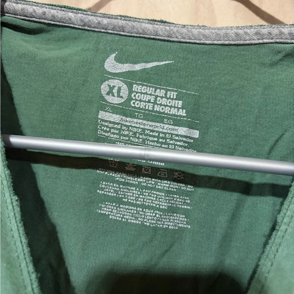 Vintage Nike T-shirt - Image 2