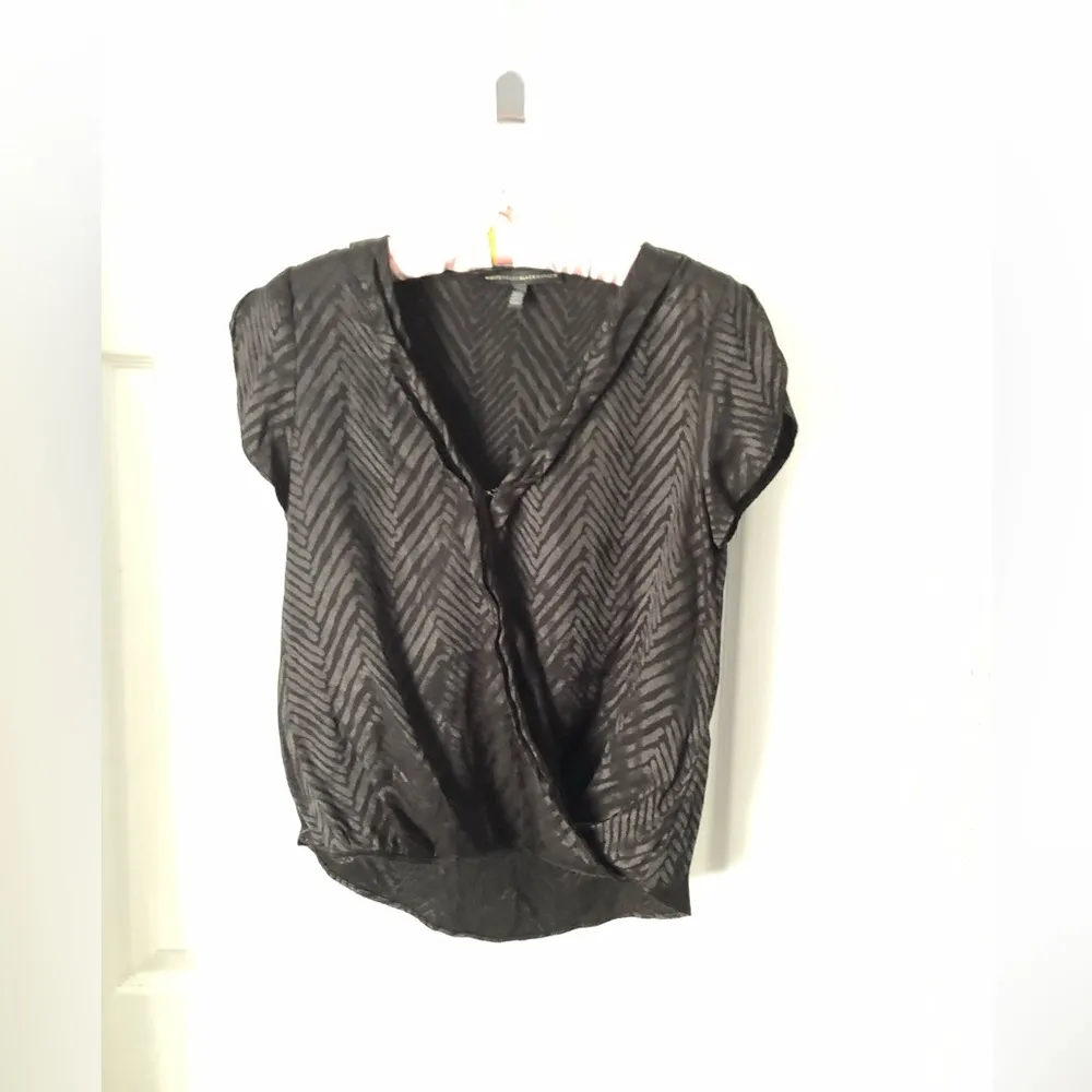 White House black market jacquard surplice Blouse top, size XS - Image 2