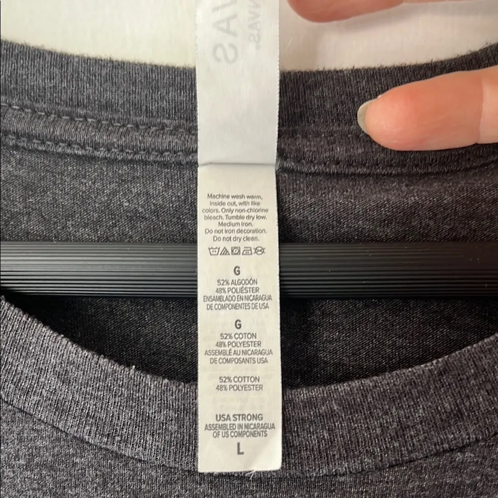 Graphic Tee with Colorful Lips Design - Image 5