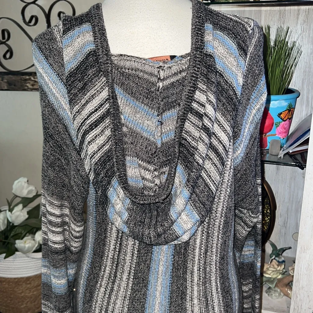 Shyanne Gray and Black Knit Sweater size L - Image 6