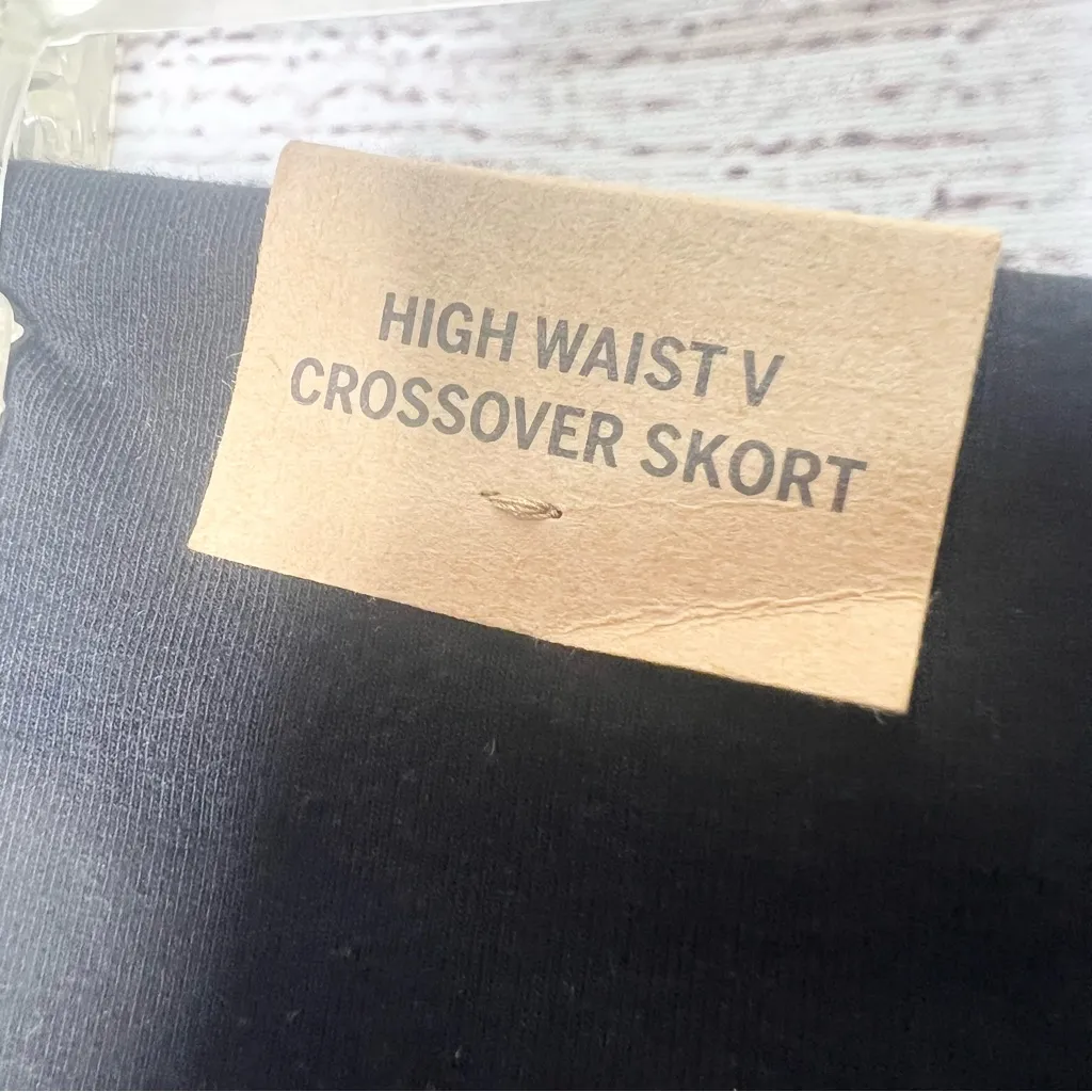 NWT VS PINK Black High Waist V Crossover Skort Size Medium Mini Skirt w/ Shorts - Image 6