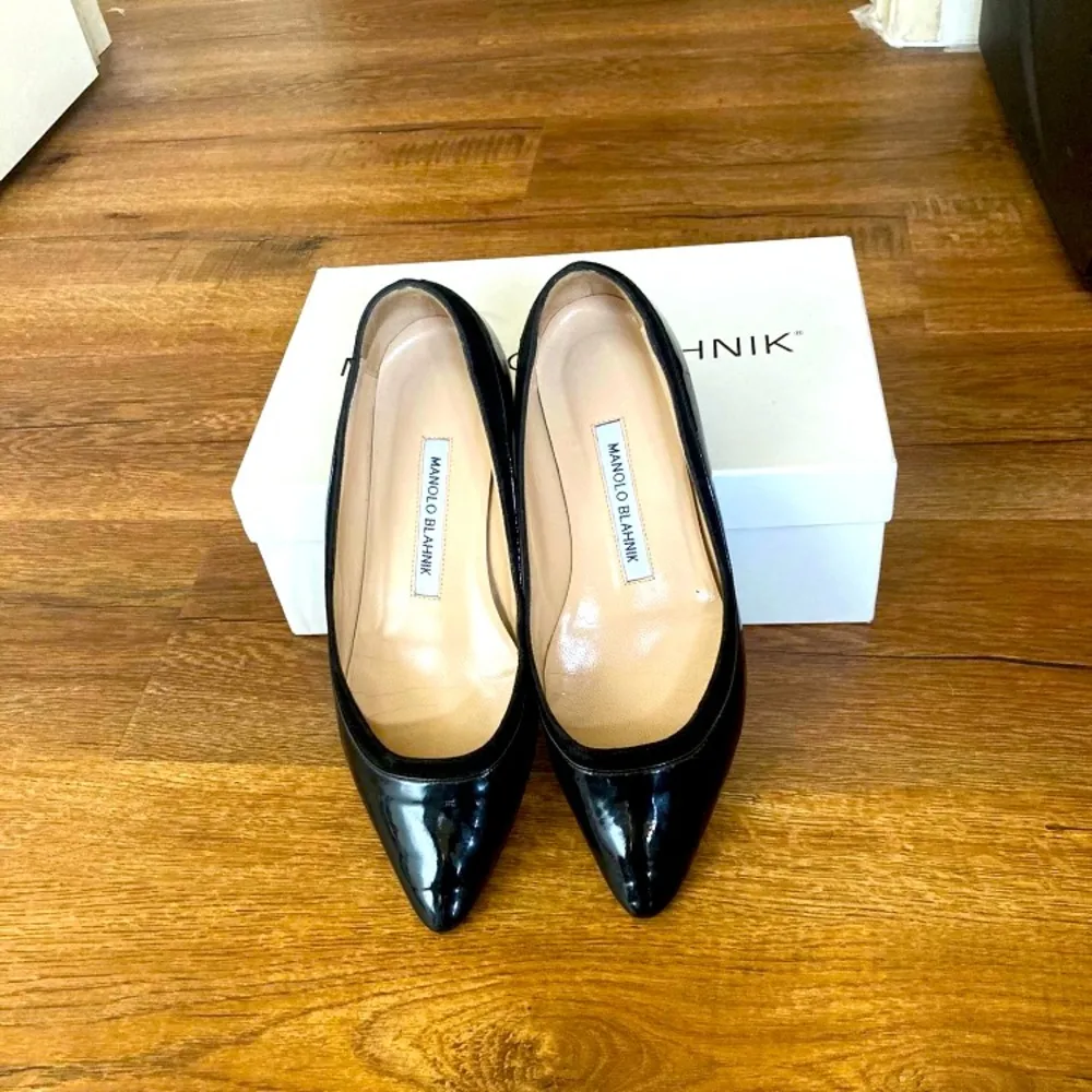 Manolo Blahnik Pointed Patent Leather Black Flats - Image 2