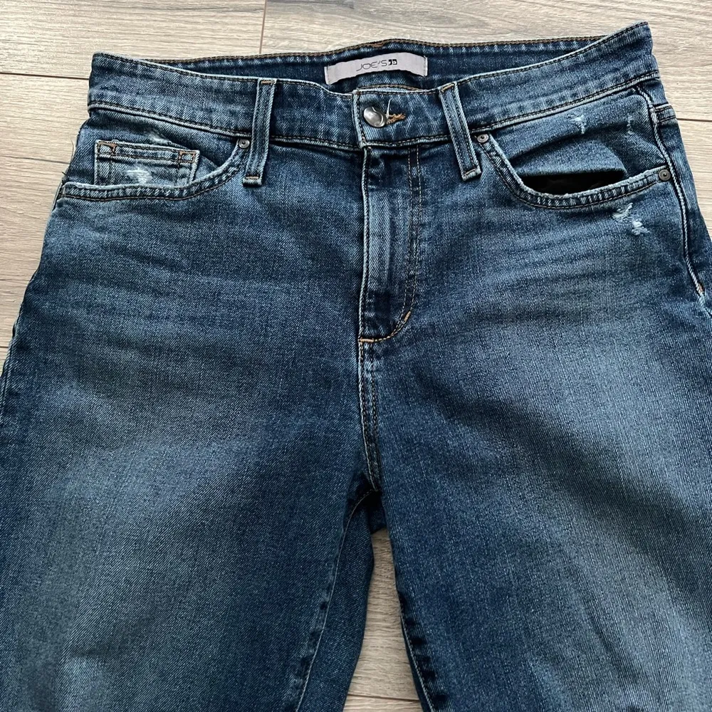 Joe’s Jeans Niki Distressed Boyfriend Jeans in Inglewood Wash | 28 - Image 4