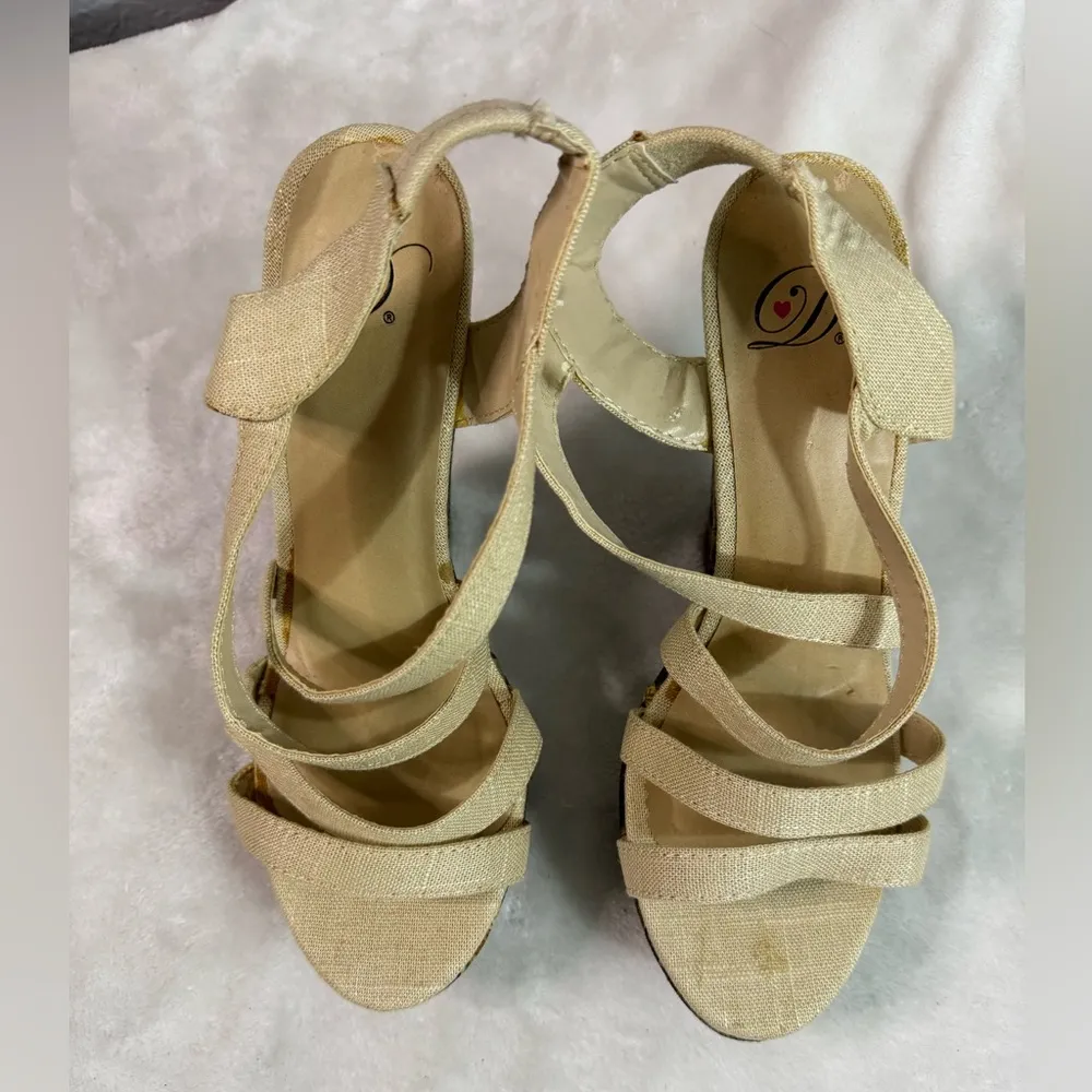 Beige platform heels with crossed strap details. Tan Size 7 - Image 2