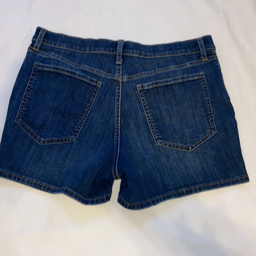 - Banana Republic Women’s Jean Shorts Size 12/31-EUC - Image 4